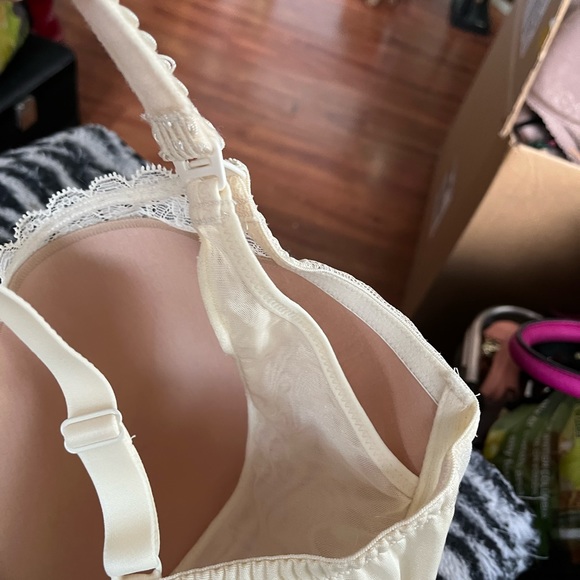 Le Mystere Ivory Maternity Full Support Underwire Foam Cup Bra Size 40E. NEW! - Picture 8 of 8